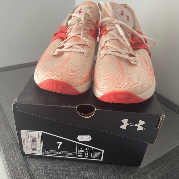Under armour sneaker size 7 - Picture 3 of 4